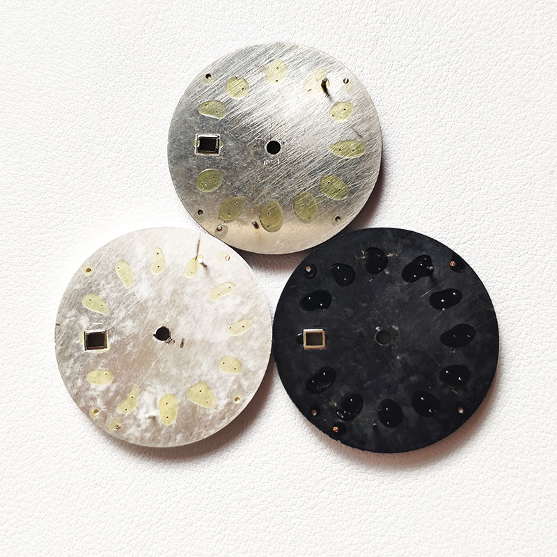 33.1 ミリメートル滅菌ダイヤル御代田 8215 ムーブメ - Luminous Dial Face のレビューと価格